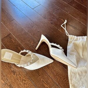 Dolce Vita 	
KANIKA PEARL PUMP IN VANILLA, size 7